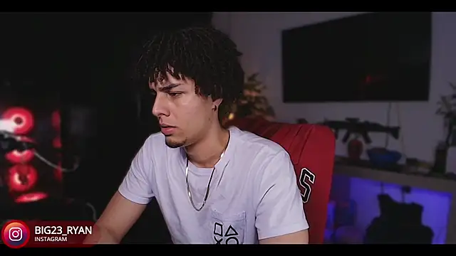 Snapshot of bigryann23 chatting on February 14, 2025, 4:04 am bigryann23 online show from February 14, 2025, 4:04 am