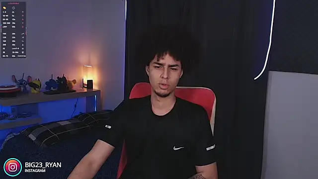 Snapshot of bigryann23 chatting on October 14, 2025, 1:17 am bigryann23 online show from October 14, 2025, 1:17 am